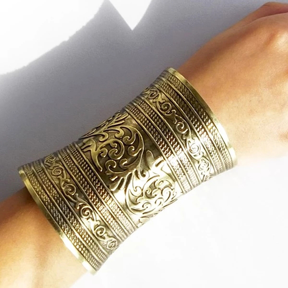 Vintage Alloy สร้อยข้อมือกว้าง - Men Accessories India บทวิจารณ์และราคา