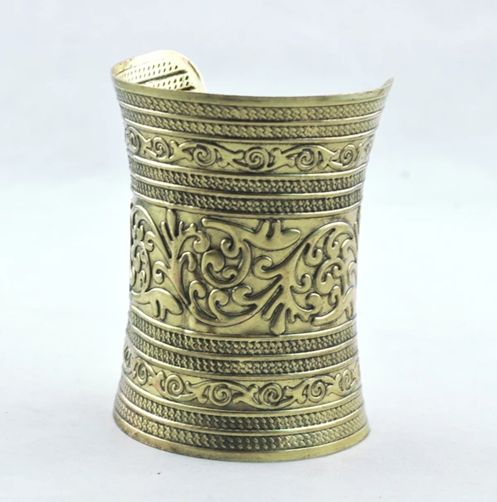 Vintage Alloy สร้อยข้อมือกว้าง - Men Accessories India บทวิจารณ์และราคา