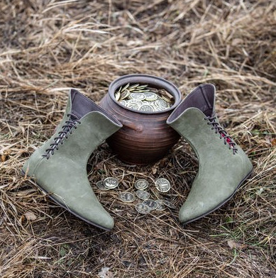 รองเท้าหนังยุคกลางสำหรับผู้ชาย - Medieval Men'S Accessories บทวิจารณ์และราคา